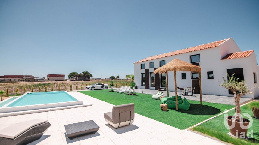 Moradia T3 em Atalaia E Alto Estanqueiro-Jardia de 230 m²