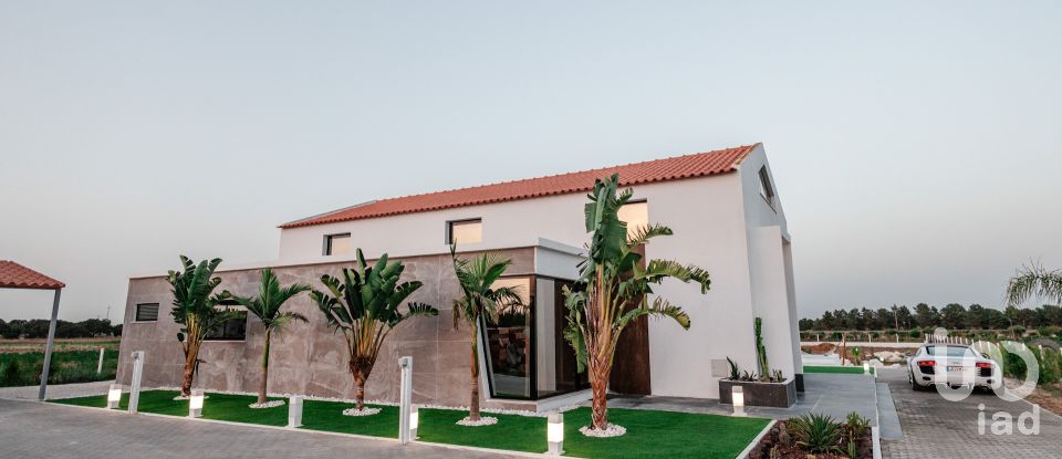 Moradia T3 em Atalaia E Alto Estanqueiro-Jardia de 230 m²