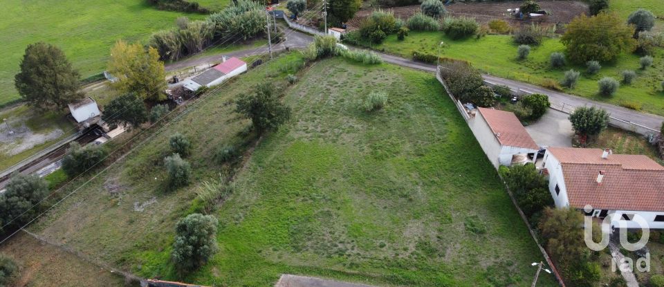 Terreno urbano em Azoia de Cima e Tremês de 2 296 m²