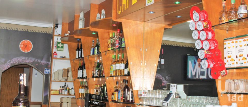 Café / snack-bar em Ponta Delgada (São Sebastião) de 180 m²