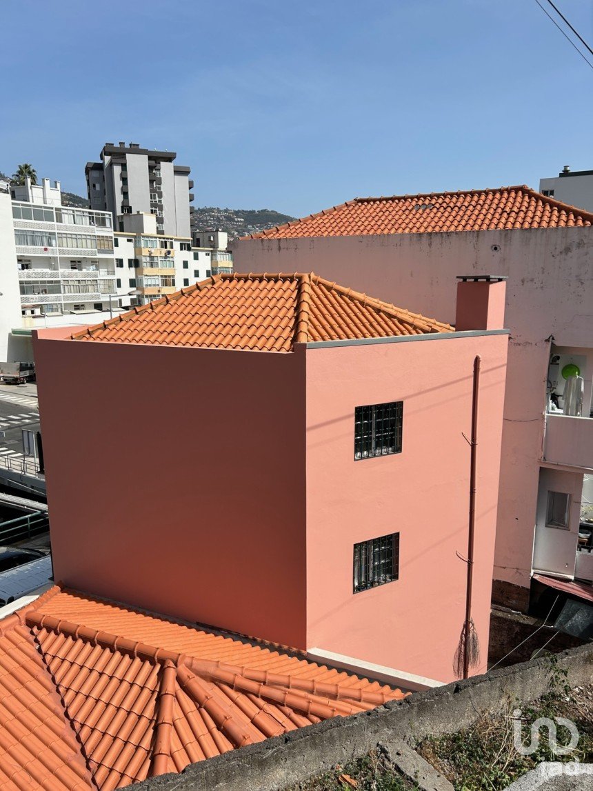 Prédio em Funchal (São Pedro) de 107 m²