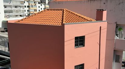 Bâtiment à Funchal (São Pedro) de 107 m²
