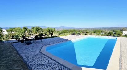 House T3 in Mexilhoeira Grande of 208 m²