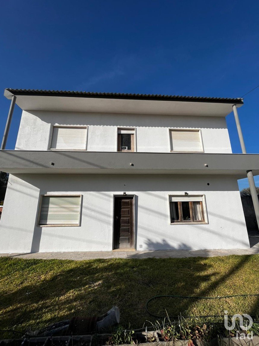 House T6 in Olho Marinho of 196 m²