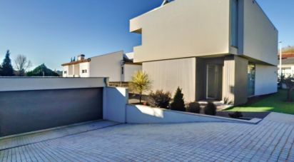 House T3 in Santa Maria da Feira, Travanca, Sanfins e Espargo of 325 m²