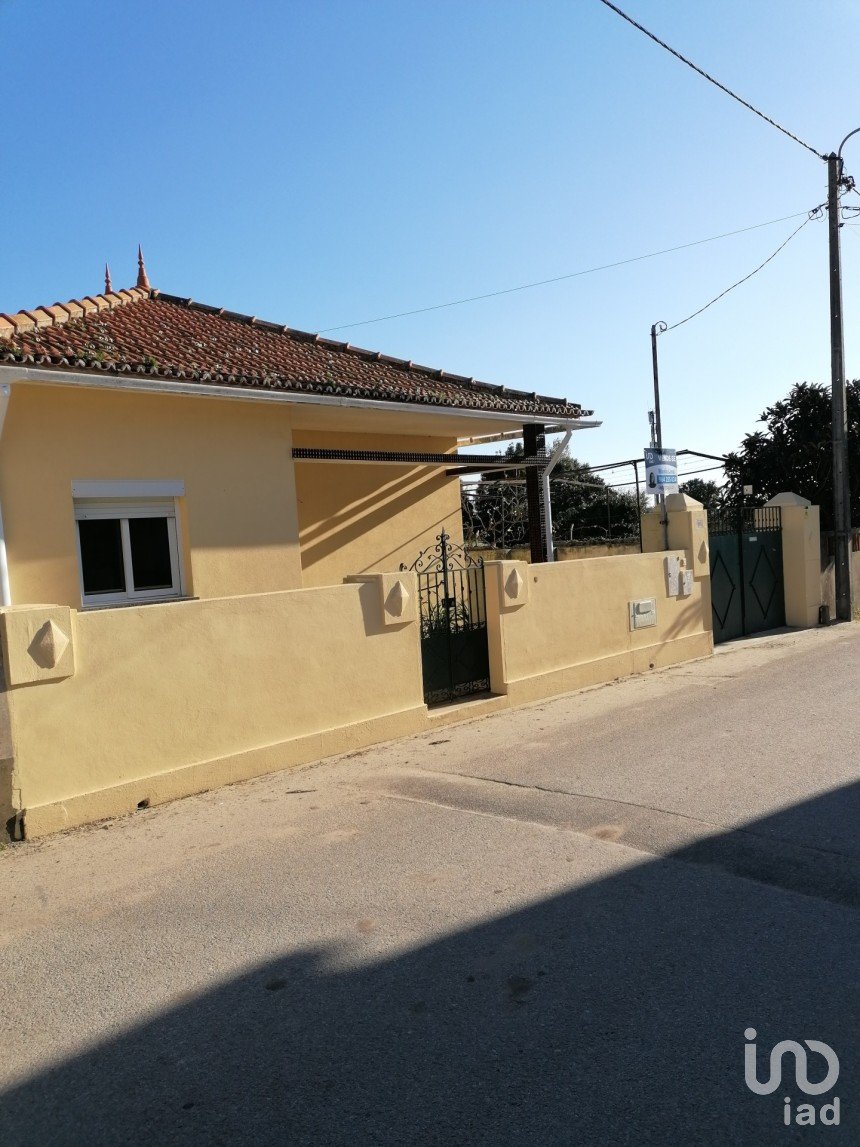 House T3 in Bunheiro of 900 m²