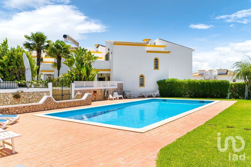 Lodge T4 in Albufeira e Olhos de Água of 289 m²