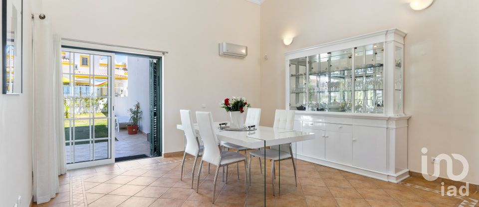 Lodge T4 in Albufeira e Olhos de Água of 289 m²