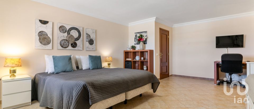 Lodge T4 in Albufeira e Olhos de Água of 289 m²