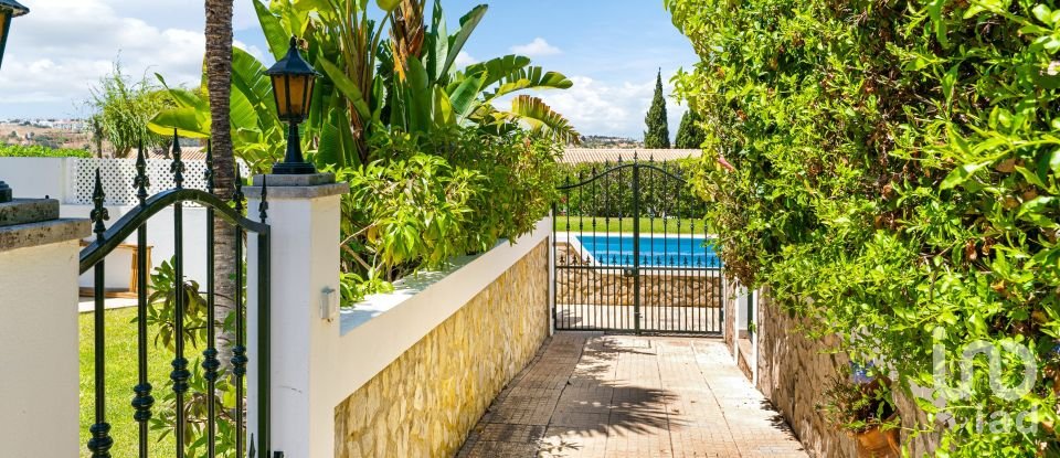 Lodge T4 in Albufeira e Olhos de Água of 289 m²