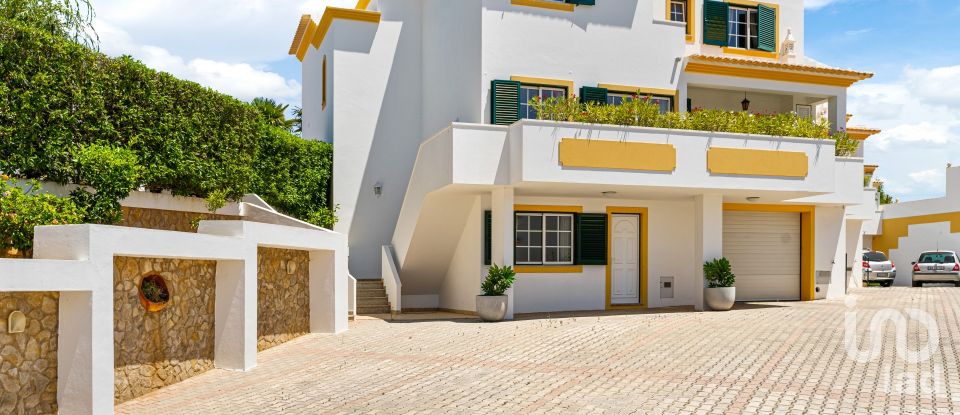 Lodge T4 in Albufeira e Olhos de Água of 289 m²
