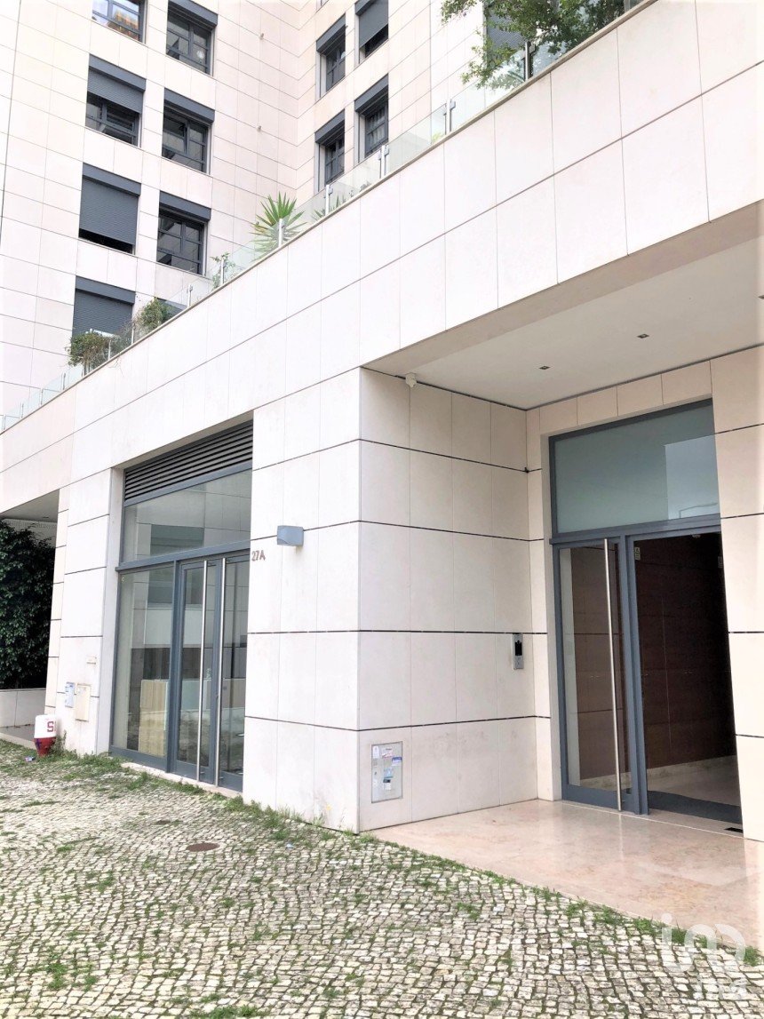 Boutique/Local commercial à Lumiar de 152 m²