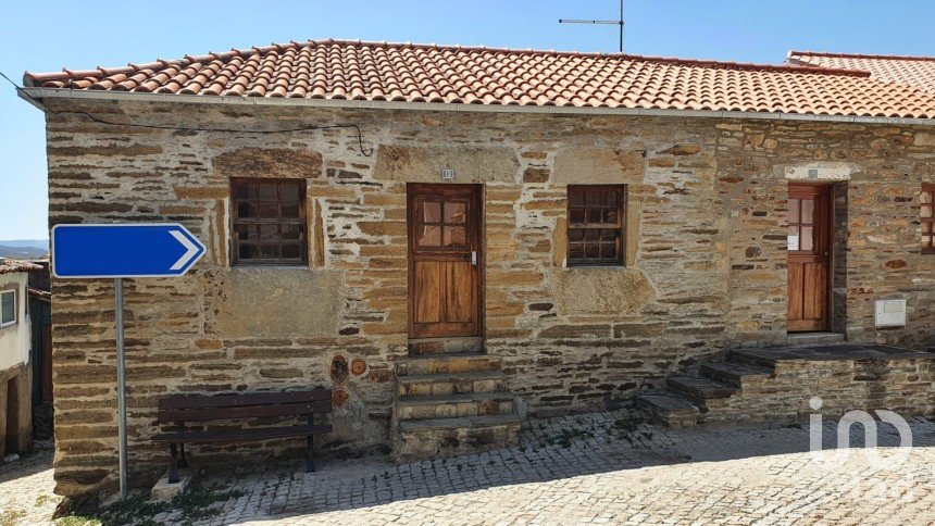 Village house T3 in Açoreira of 98 m²