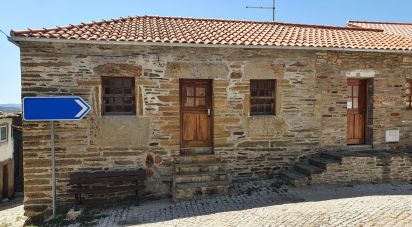 Village house T3 in Açoreira of 98 m²