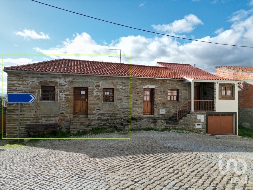 Maison de village T3 à Açoreira de 98 m²