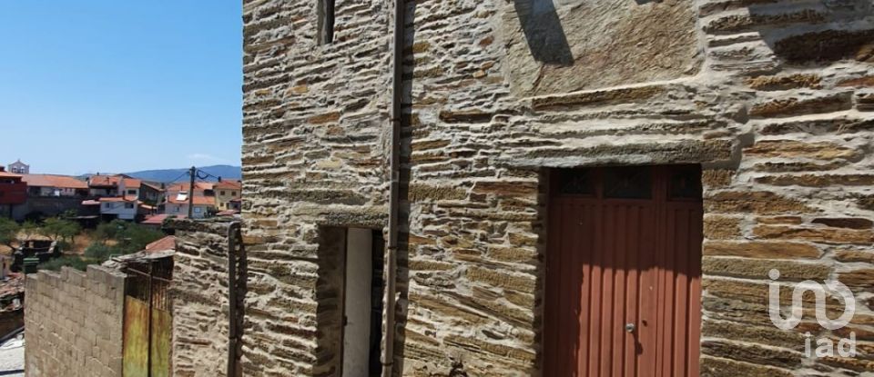 Maison de village T3 à Açoreira de 98 m²