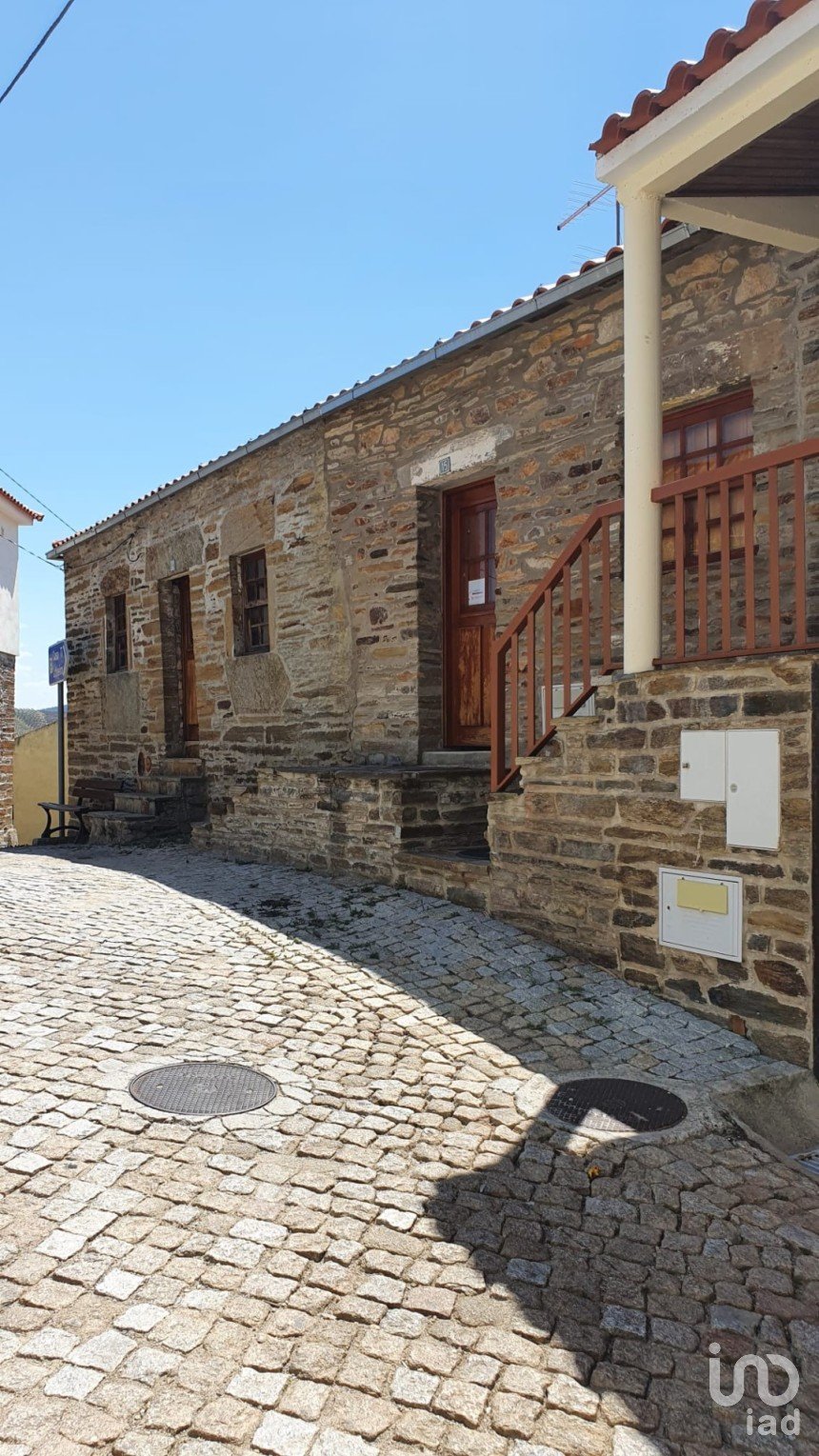 Village house T3 in Açoreira of 234 m²