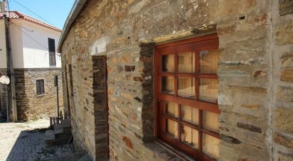 Maison de village T3 à Açoreira de 234 m²