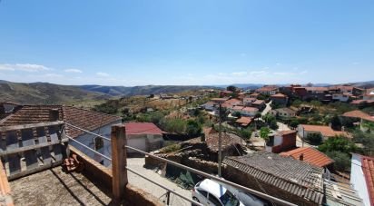 Maison de village T3 à Açoreira de 234 m²