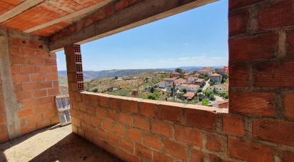 Maison de village T3 à Açoreira de 234 m²