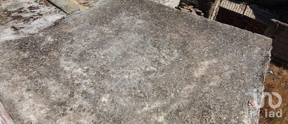 Maison de village T3 à Açoreira de 234 m²