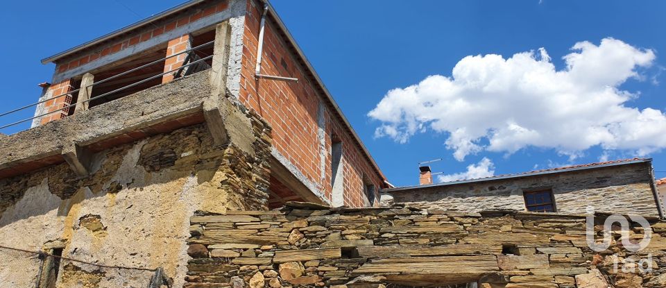 Maison de village T3 à Açoreira de 234 m²