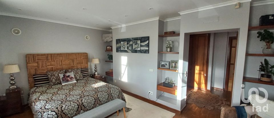 Moradia T6 em Dois Portos e Runa de 498 m²