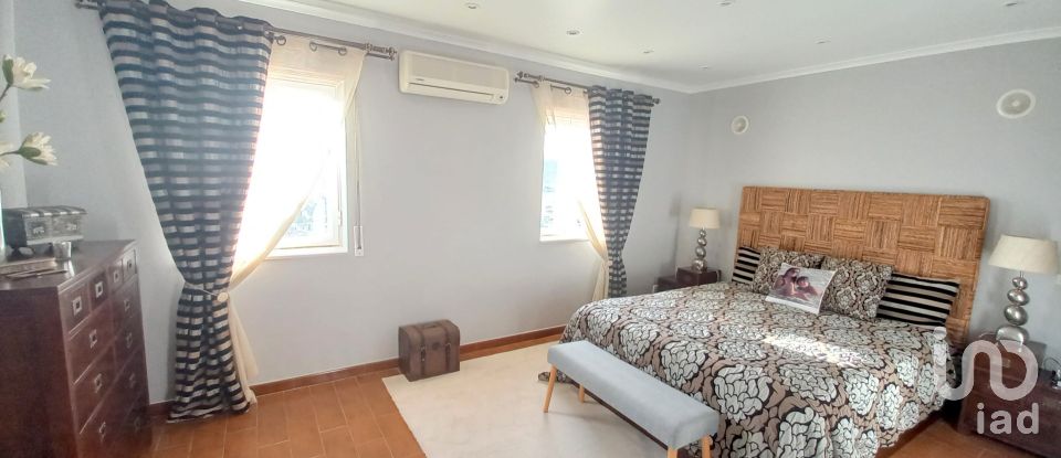 Moradia T6 em Dois Portos e Runa de 498 m²