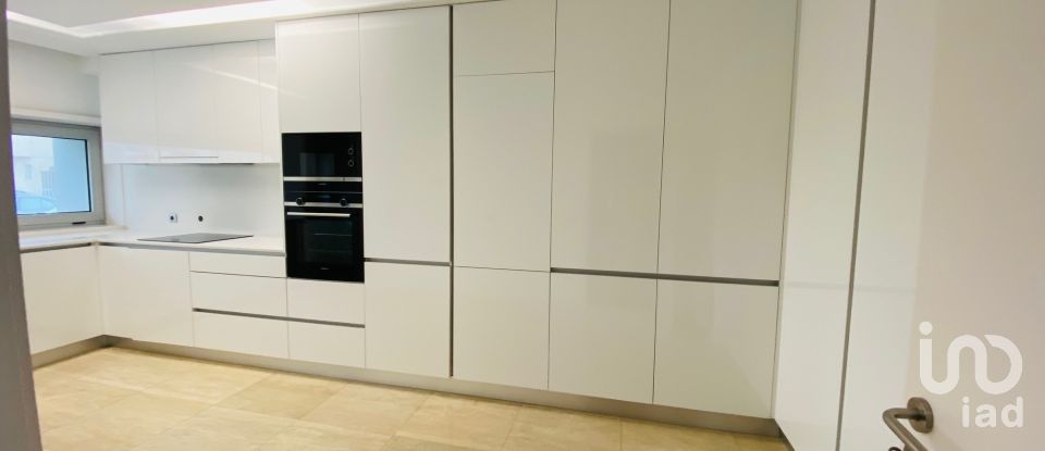 Lodge T5 in Espinho of 302 m²