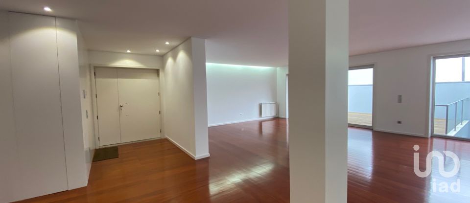 Lodge T5 in Espinho of 302 m²