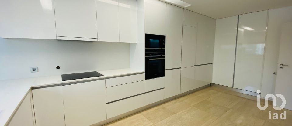 Lodge T5 in Espinho of 302 m²