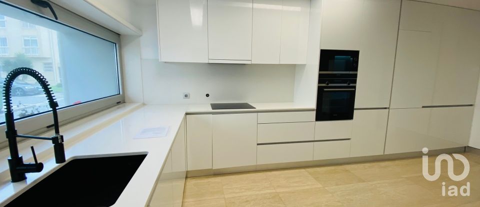 Lodge T5 in Espinho of 302 m²