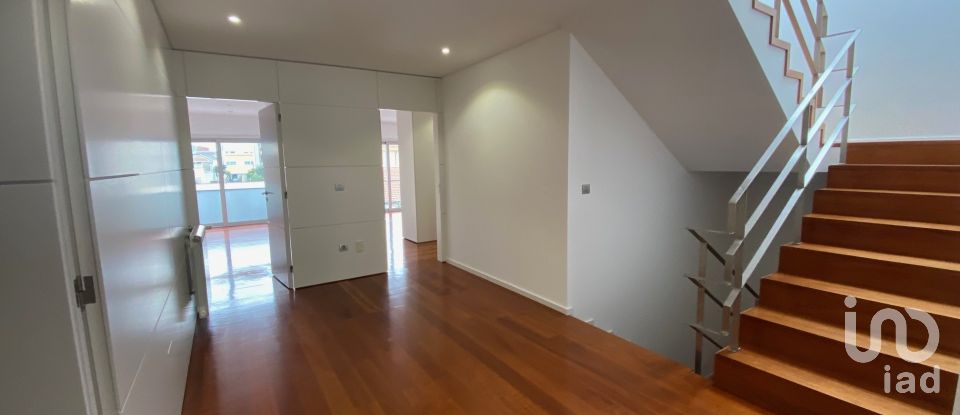 Lodge T5 in Espinho of 302 m²