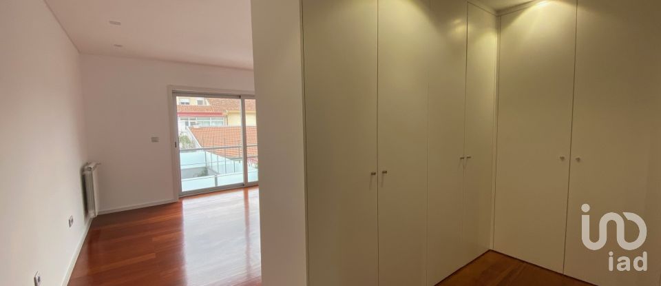 Lodge T5 in Espinho of 302 m²