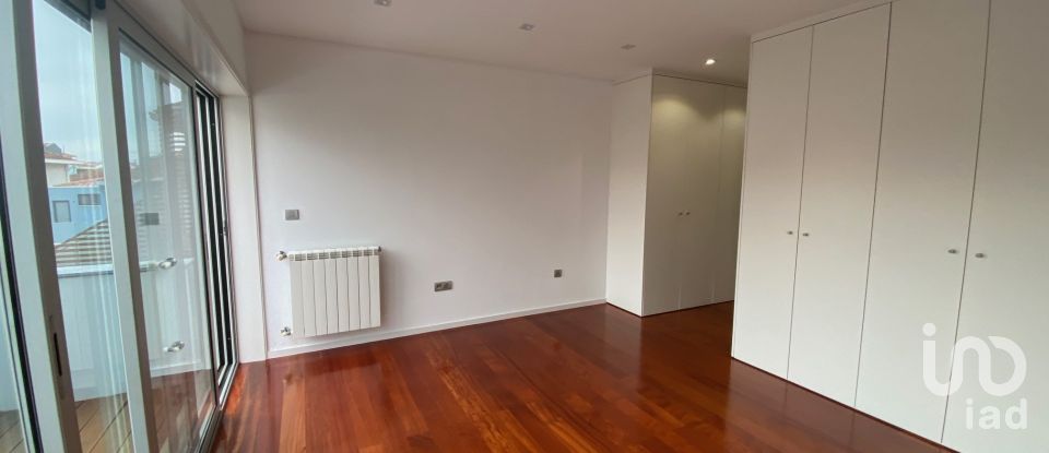 Lodge T5 in Espinho of 302 m²