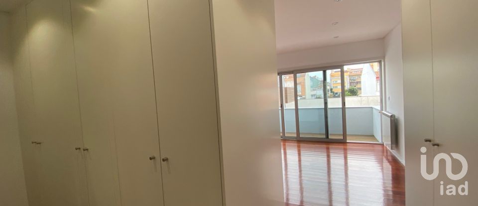 Lodge T5 in Espinho of 302 m²