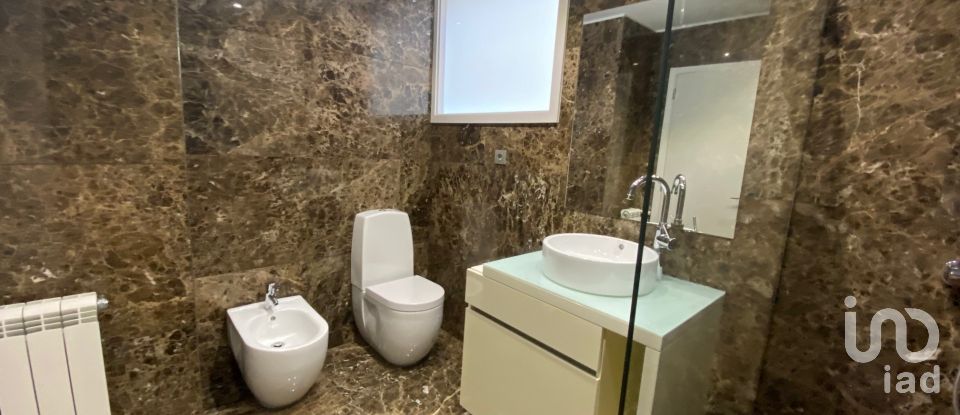 Lodge T5 in Espinho of 302 m²