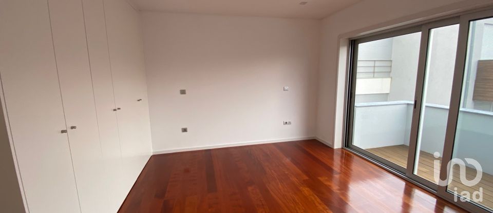 Lodge T5 in Espinho of 302 m²