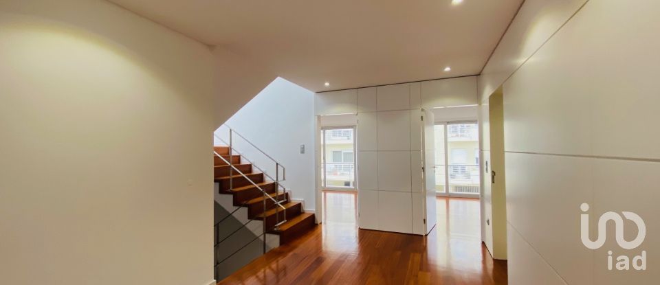 Lodge T5 in Espinho of 302 m²