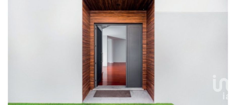 Lodge T5 in Espinho of 302 m²