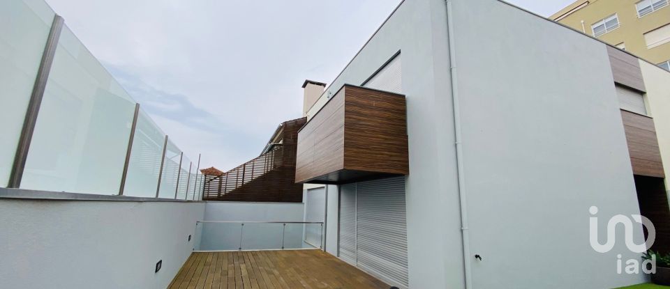 Lodge T5 in Espinho of 302 m²