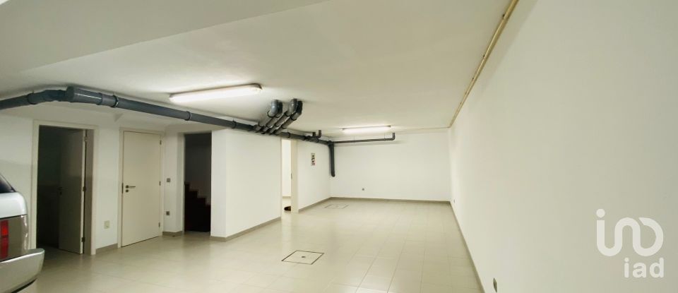 Lodge T5 in Espinho of 302 m²