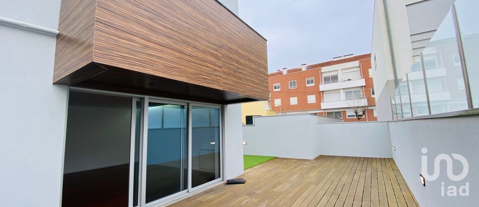 Lodge T5 in Espinho of 302 m²