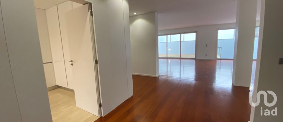 Lodge T5 in Espinho of 302 m²