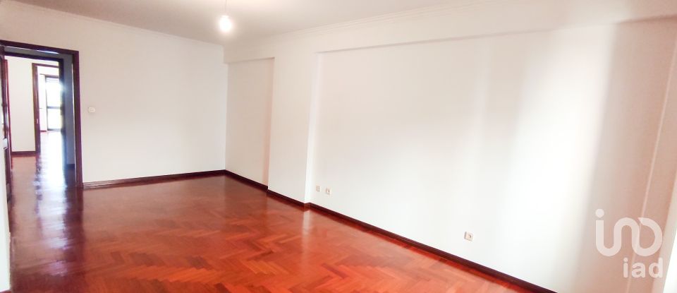 Apartment T3 in Massamá e Monte Abraão of 139 m²
