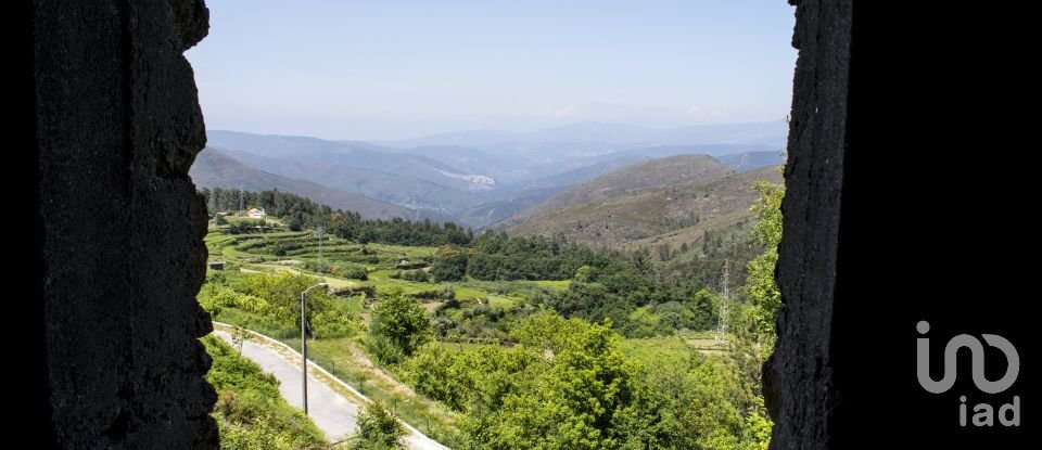Terrain à Cabreiros e Albergaria da Serra de 250 m²