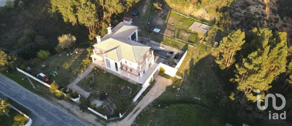 Farm T6 in Rio de Couros e Casal dos Bernardos of 1,048 m²