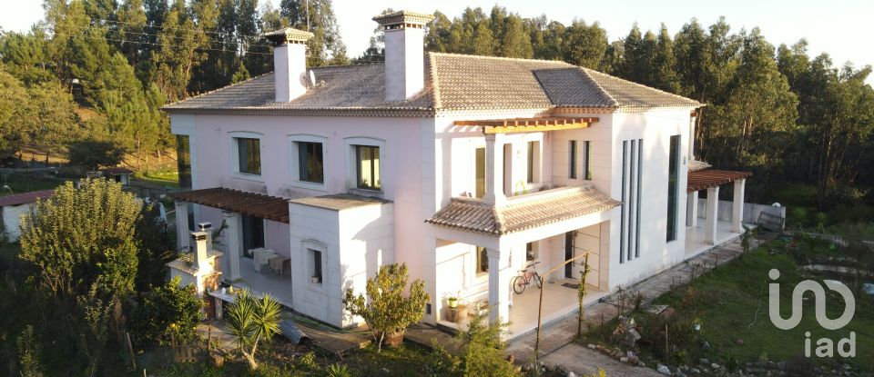 Farm T6 in Rio de Couros e Casal dos Bernardos of 1,048 m²
