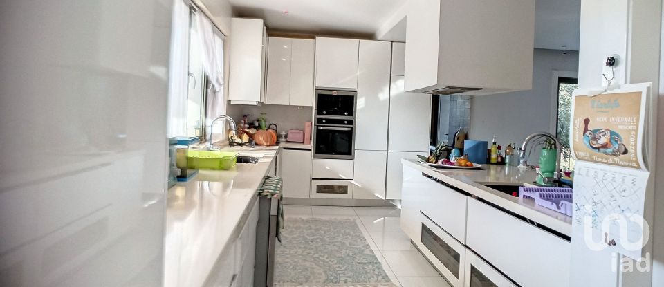 Farm T6 in Rio de Couros e Casal dos Bernardos of 1,048 m²