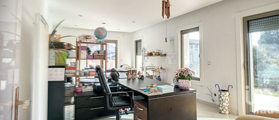 Farm T6 in Rio de Couros e Casal dos Bernardos of 1,048 m²